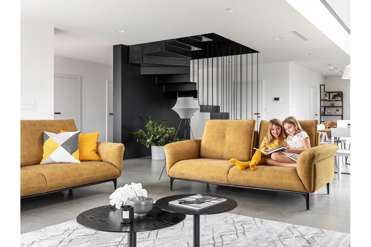 Sofa Reggio dwuosobowa na metalowej ramie | Design premium | Wajnert Meble